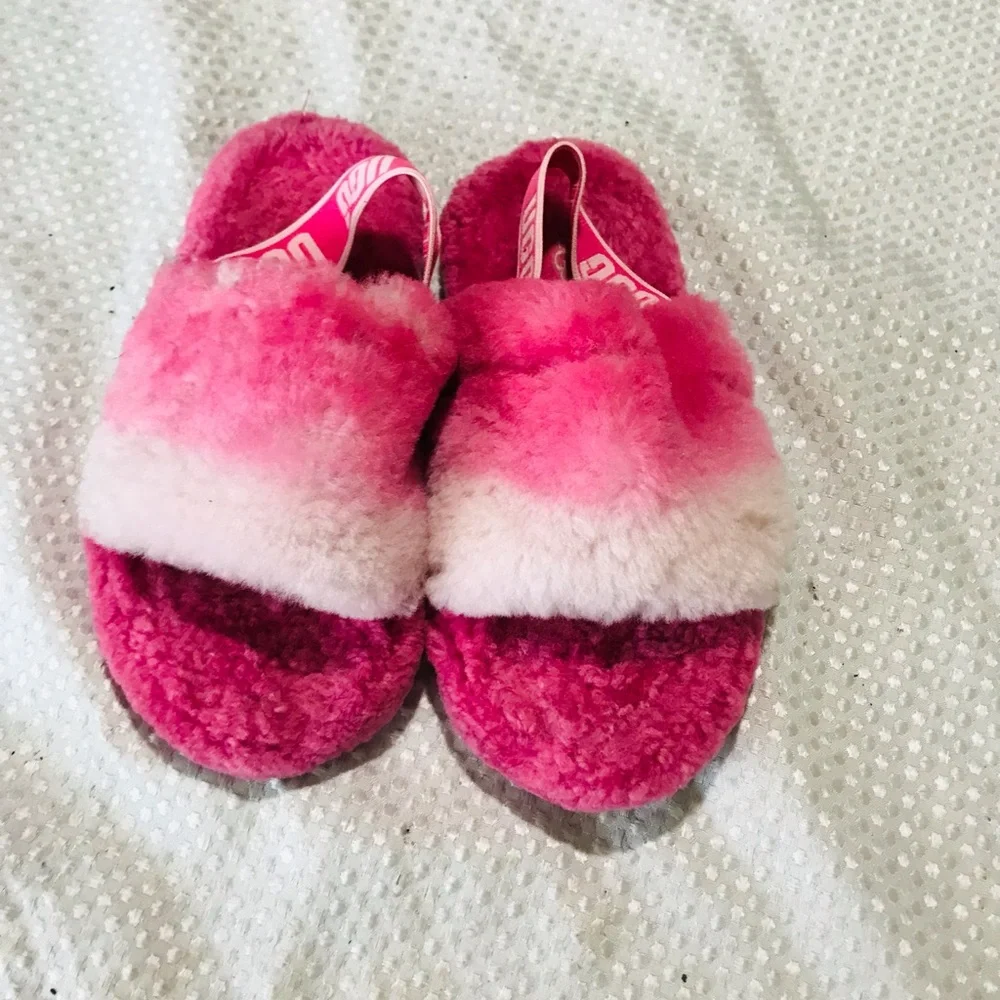 Ugg‎ slippers